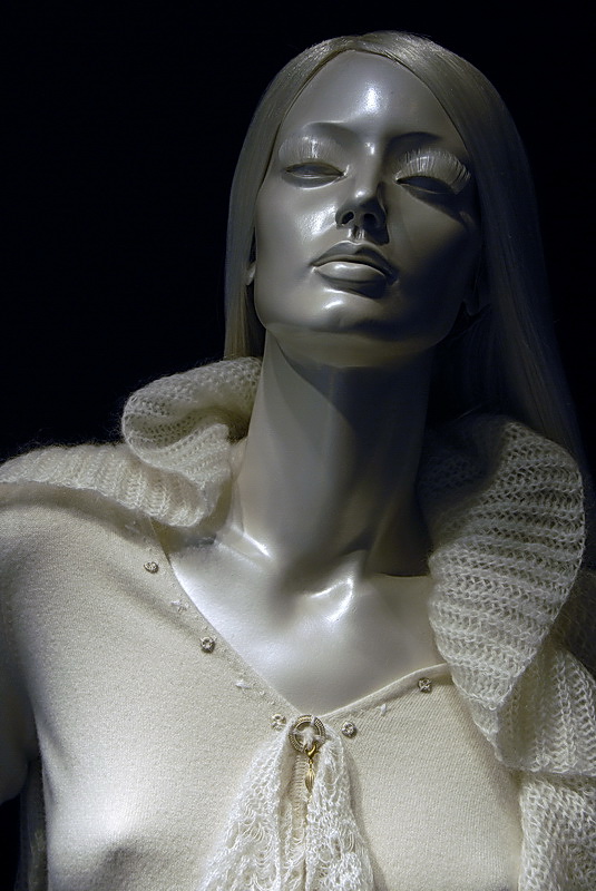 Puppe_DDD5824.jpg - Hier wurde durch den Filter Graduationskurven der Kontrast verstärkt